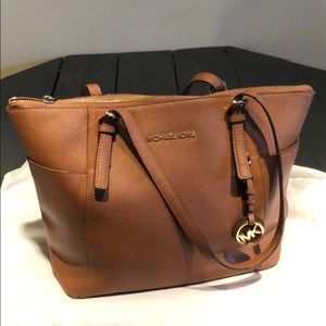 Michael Kors Leather Jet Set Saffiano Top-Zip tote